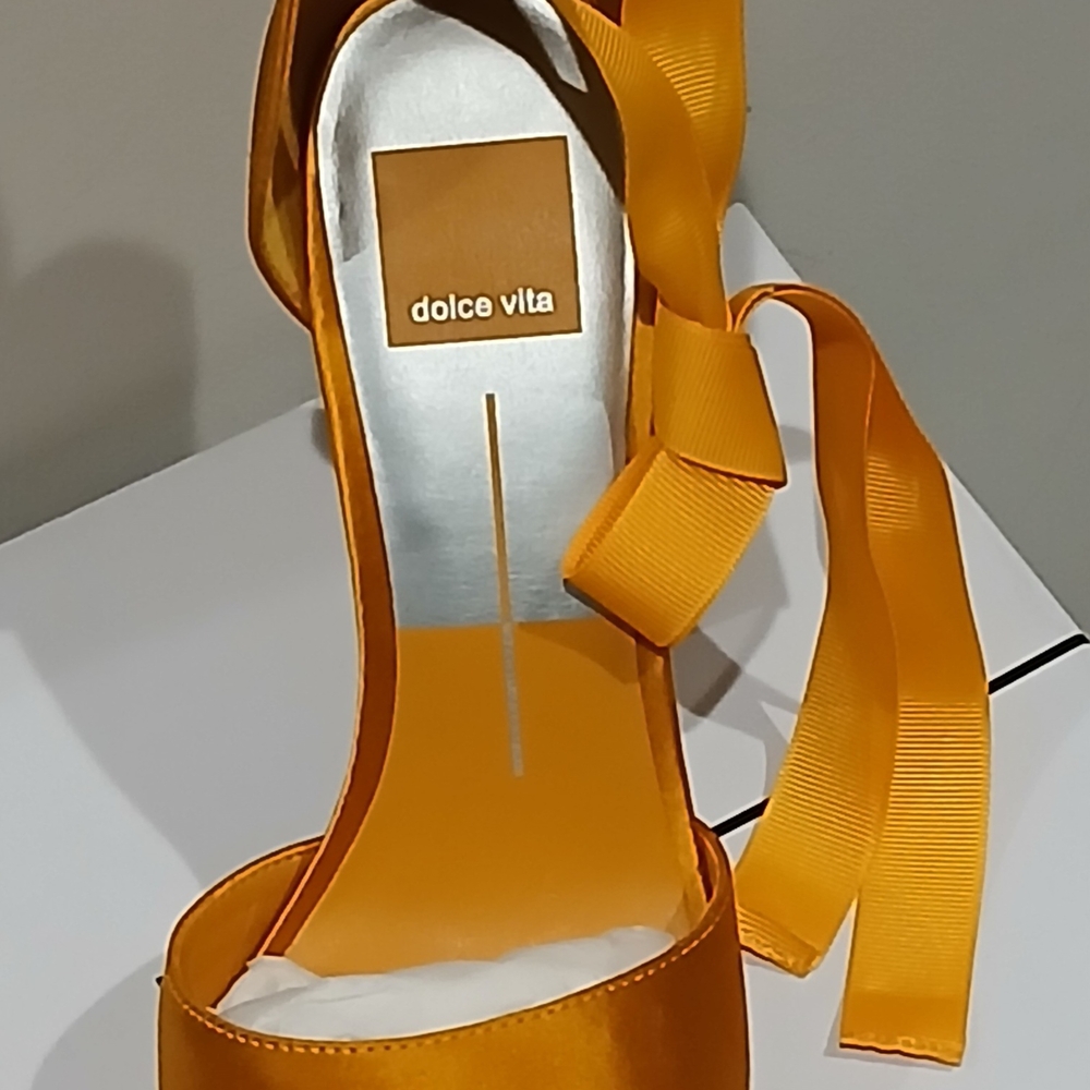 New W/O Tags. Dolce Vita Women's Gold Satin Ankle Tie Block Heels Size 8.